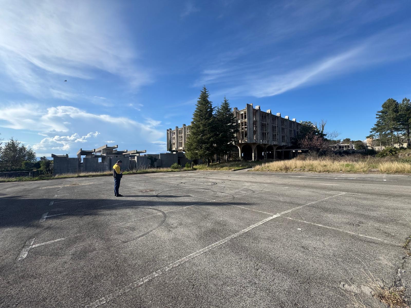 Posjetili smo Haludovo, taj napušteni luksuz koji i dalje privlači znatiželjnike